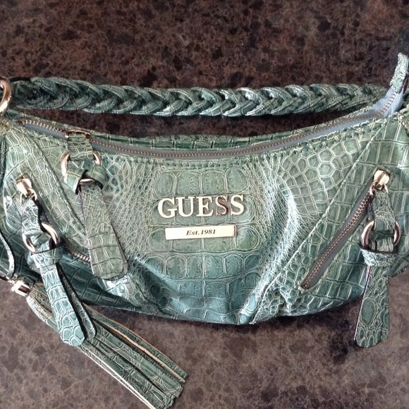 GUESS purse - Picture 1 of 3